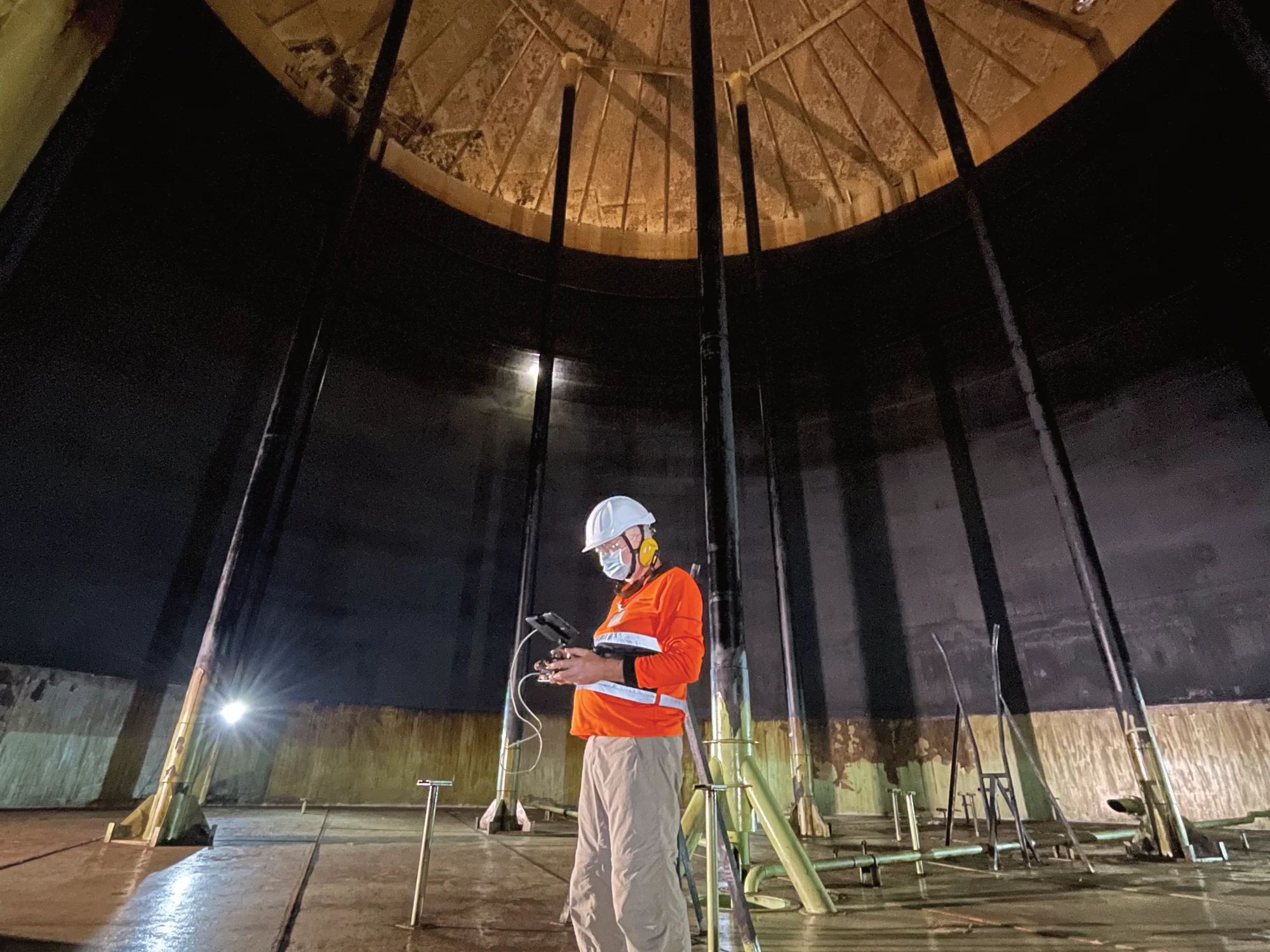 Using the Elios drone for inspecting the inside of an oil storage tank